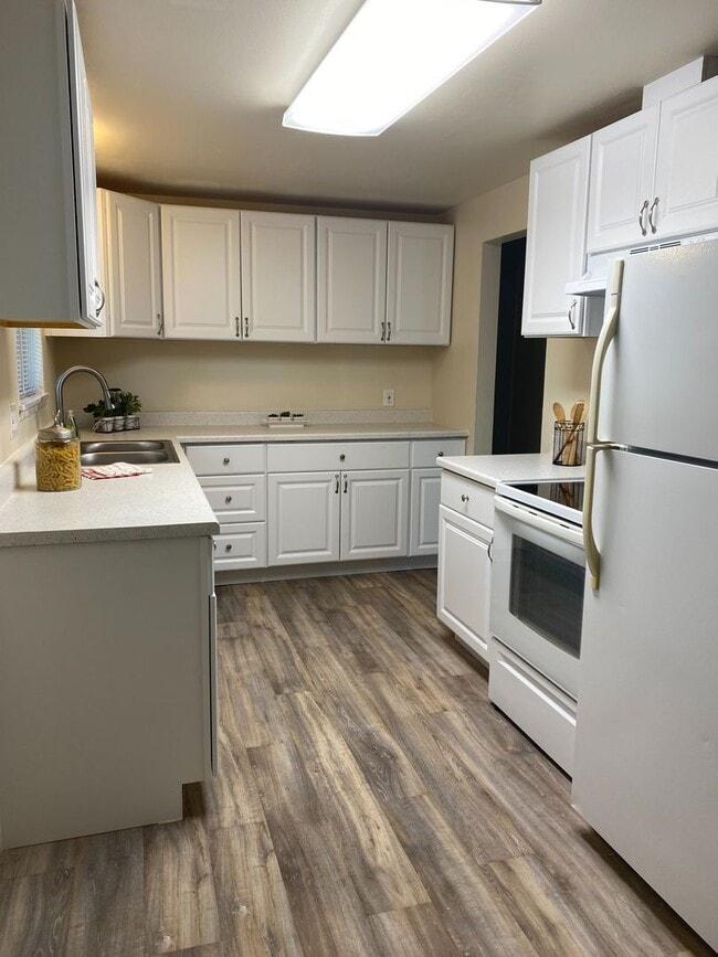 Building Photo - Updated 3 Bedroom 1 Bath home in Tacoma
