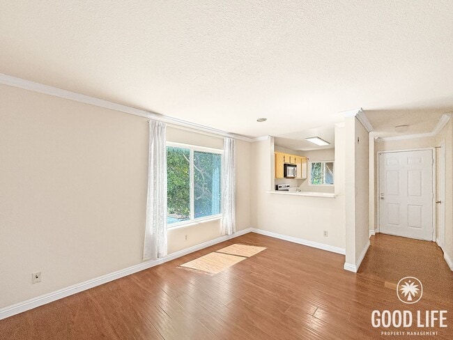 Building Photo - Modern Second-Story 2B/2BA in the Heart of San Diego with Resort-Style Amenities.