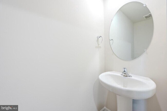 Building Photo - 110 Charing Cross Dr