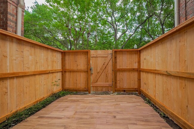 Building Photo - 4160 Greystone Way