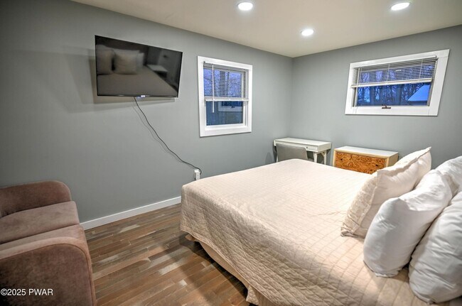 Building Photo - 413 Sunset Forest Dr