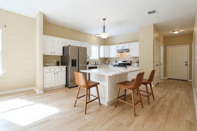 Building Photo - 7024 Eastwood St