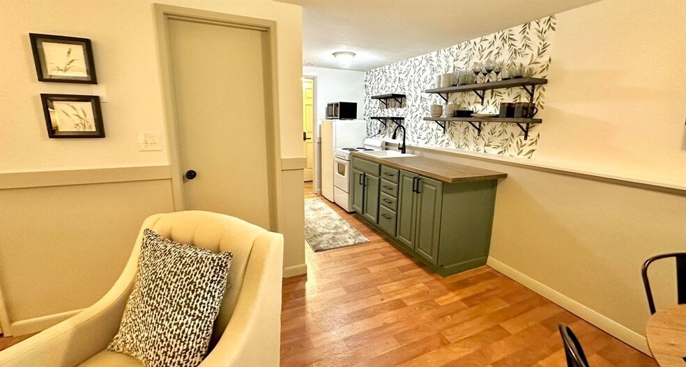 Building Photo - 22-Orris-F-1 Orris Rd