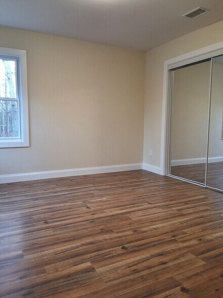 Building Photo - 255 Cassville Rd