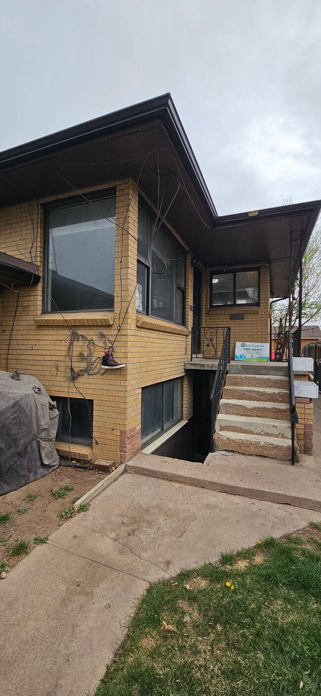 Building Photo - 1136 Akron St