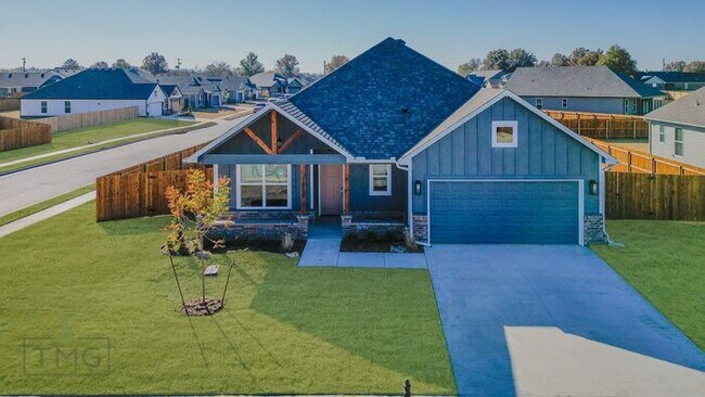 Building Photo - Elegant Living Awaits at Tacoma in Owasso