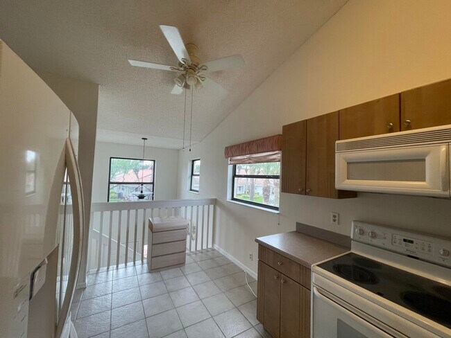 Building Photo - 10910 Lakemore Ln