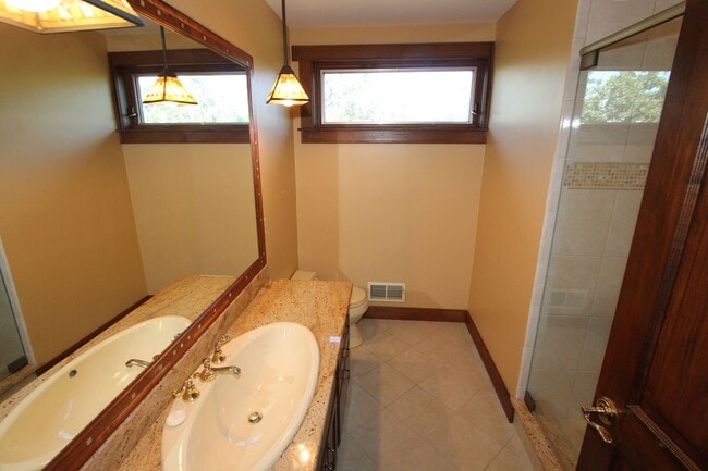 Building Photo - Incredible home on a private & secluded lot.