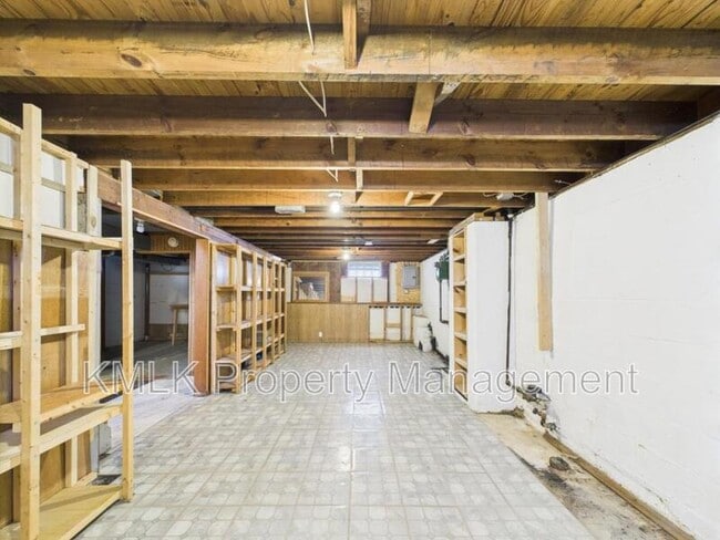 Building Photo - 975 Glenwood St NE