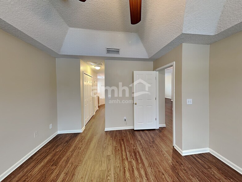 Building Photo - 14240 Sea Eagle Dr