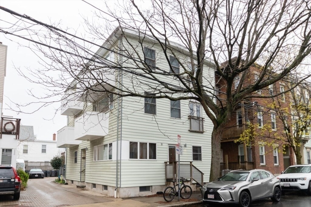 Building Photo - 224 Hurley St