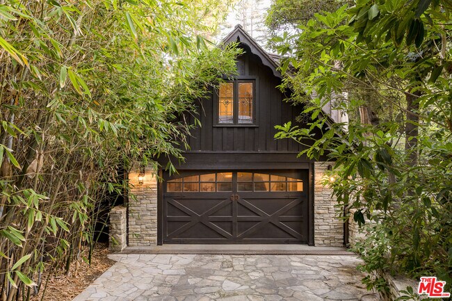 Building Photo - 4880 Queen Florence Ln