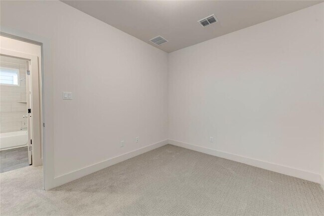 Building Photo - 1531 N Red Bud Ln