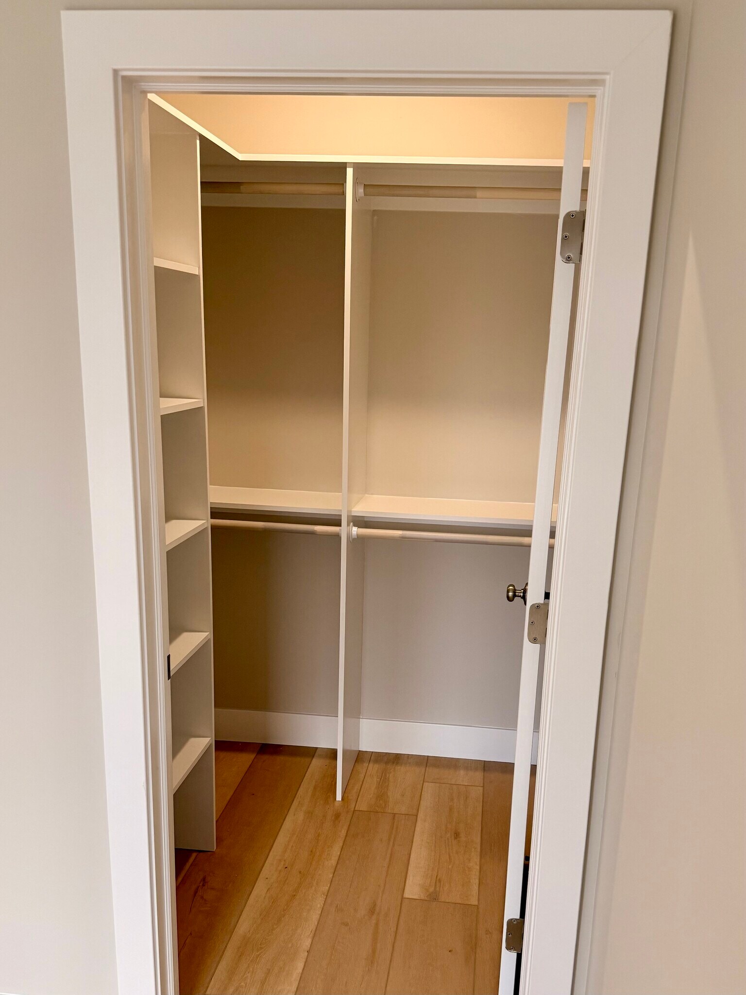 Building Photo - 906 Main St