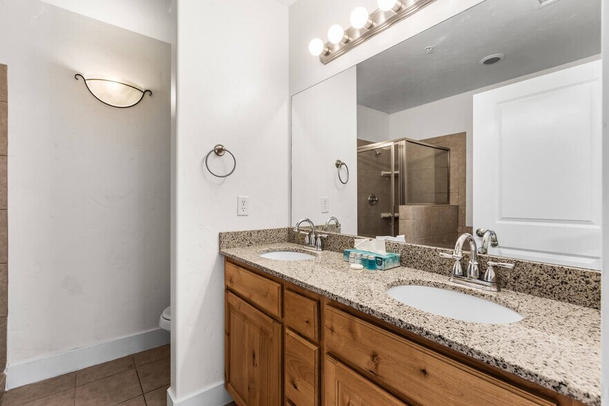 Building Photo - 5501 Lillehammer Ln