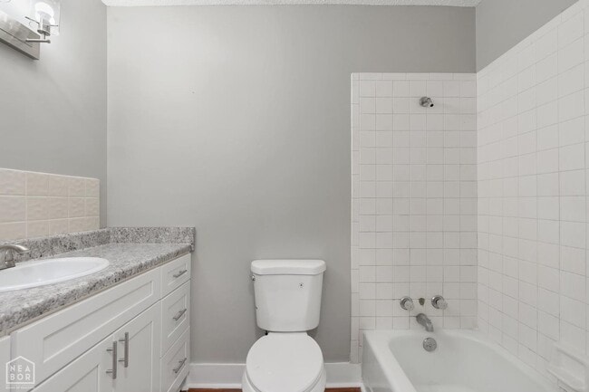 Building Photo - 722 Kitchen St