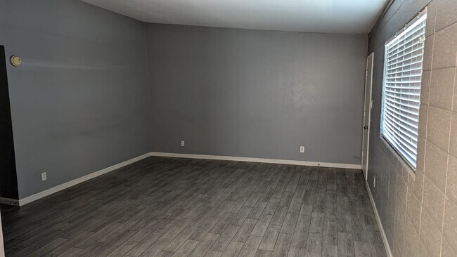 Building Photo - 6524 N 12th Pl