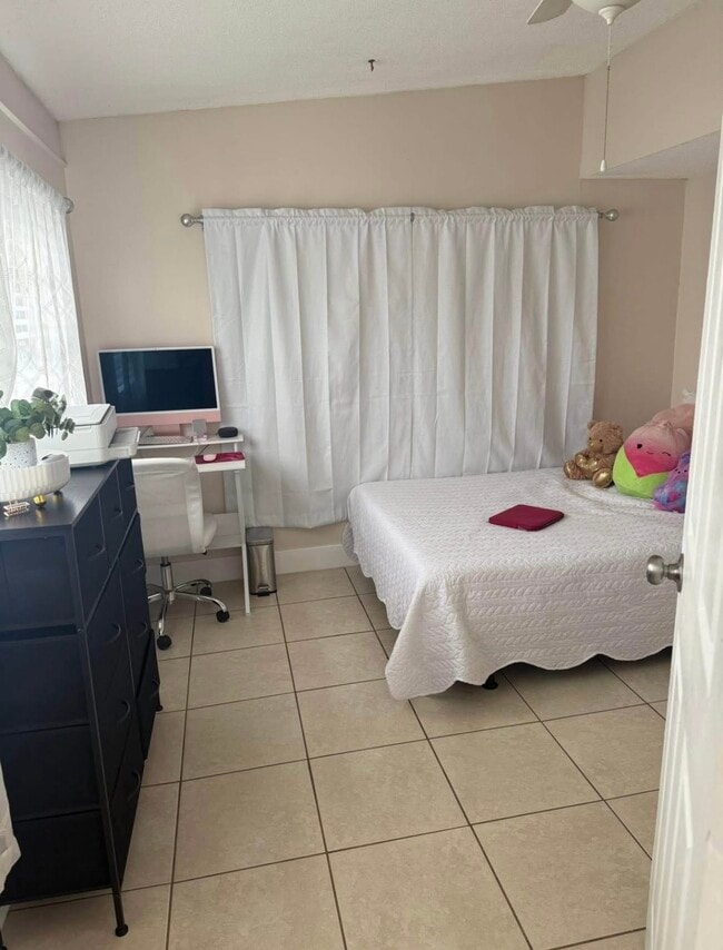 Building Photo - 748 Altura St