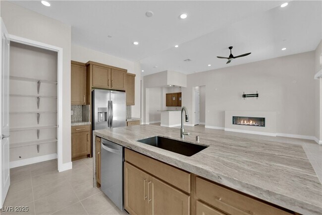 Building Photo - 11032 Rolling Vista Dr