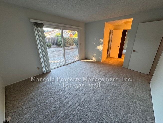 Building Photo - 22490 Ferdinand Dr