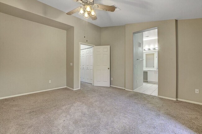 Building Photo - 716 Peachy Canyon Cir