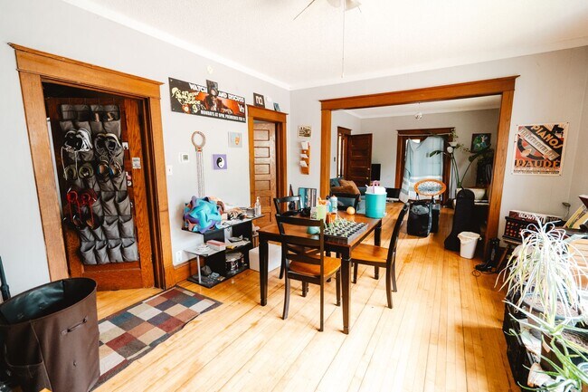 Building Photo - 1820 3rd Ave N