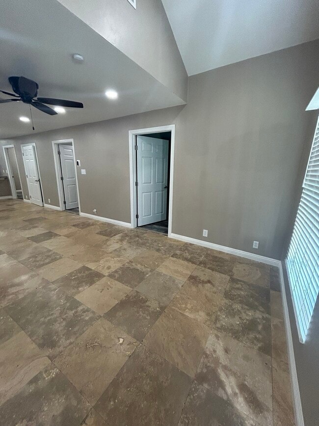 Building Photo - 1317 Marline Ave