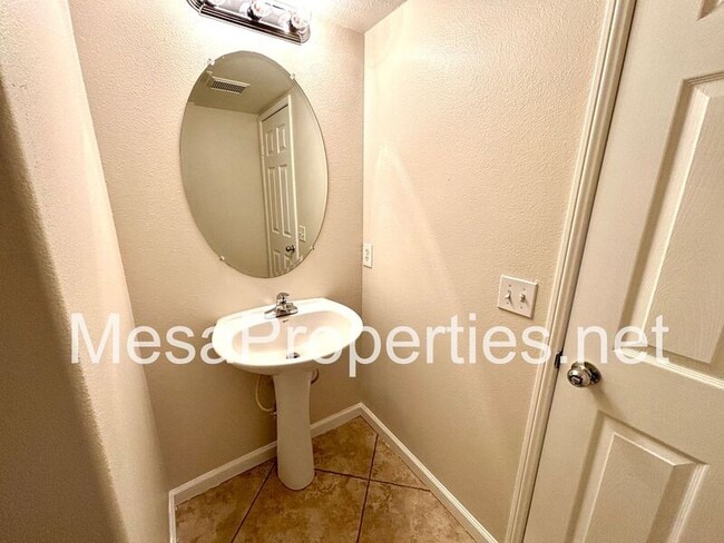 Building Photo - 13720 Thrush Ct