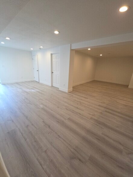 Building Photo - 7169 W Hawker Ln