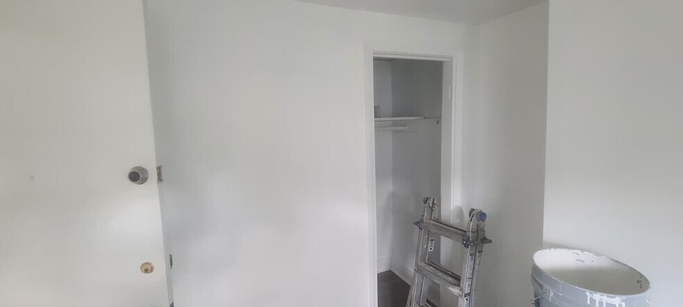 Building Photo - 143 W 1st St