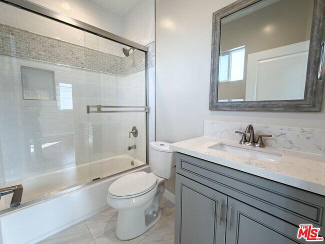 Building Photo - 5651 Willowcrest Ave