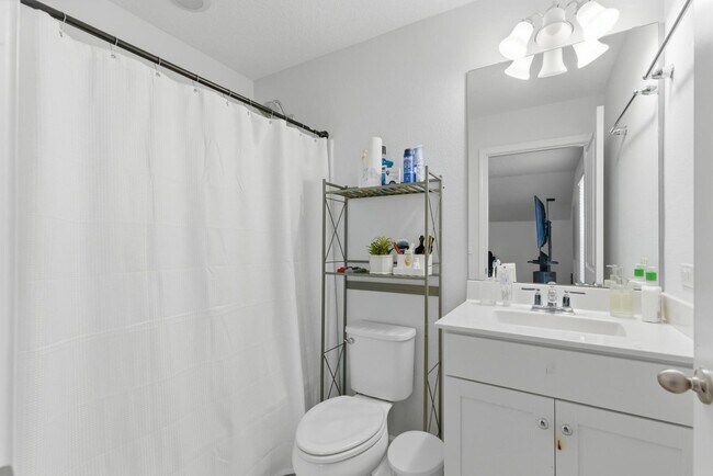 Building Photo - 454 Willow Lake Dr
