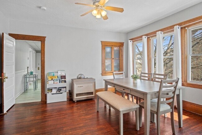 Building Photo - 15 Hillside St