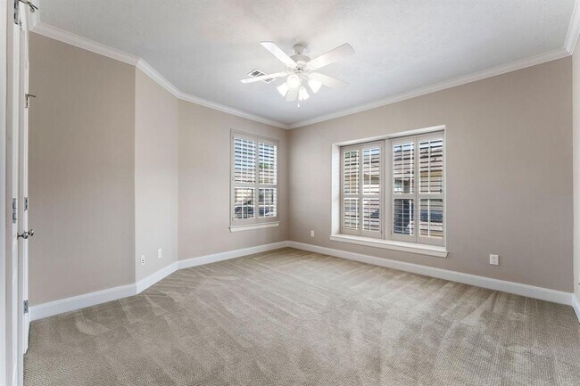 Building Photo - 1038 Memorial Village Dr