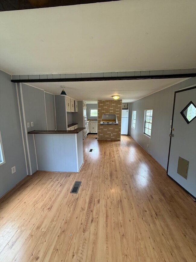 Building Photo - 2 Bedroom / 1 Bath Manufactured Home Kingsport TN