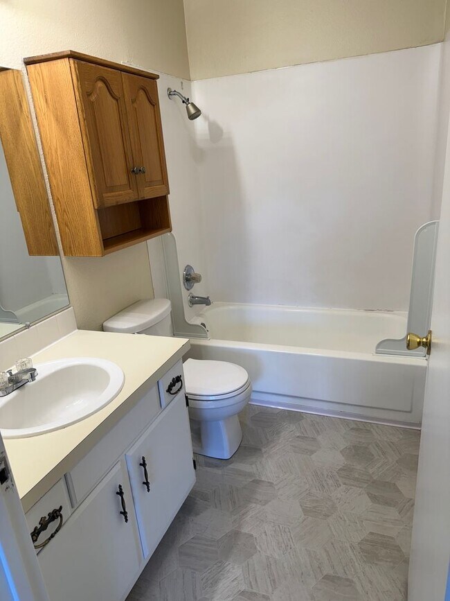 Building Photo - 162D00