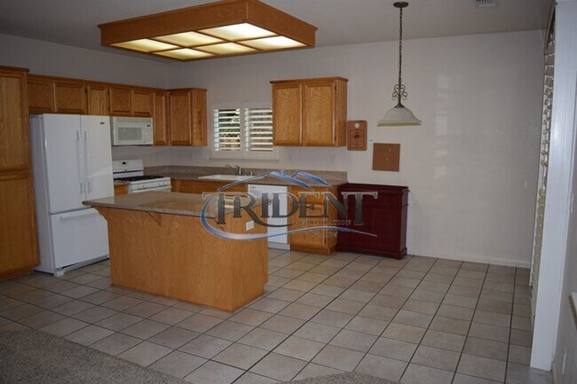 Building Photo - 4 bedroom, 3 bath house with den/office