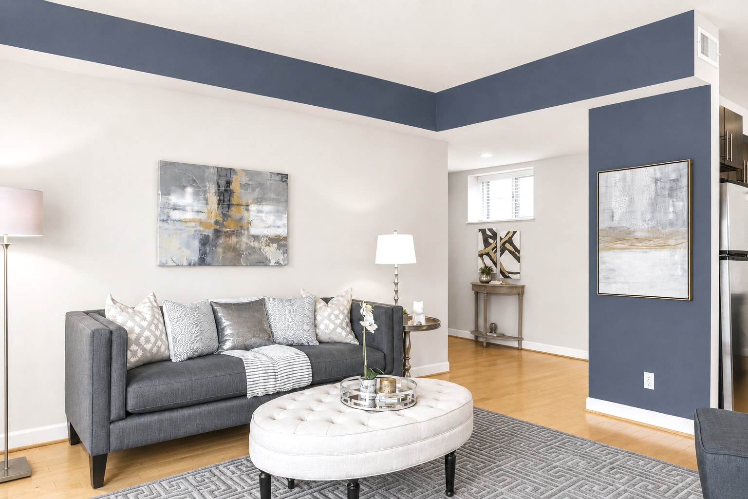 Stunning 2BR/2Bath unit - 5631 Pershing Ave