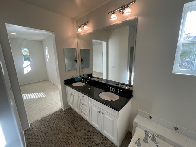 Building Photo - 3351 Via Trentino