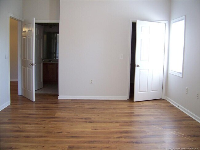 Building Photo - 616 Marshtree Ln