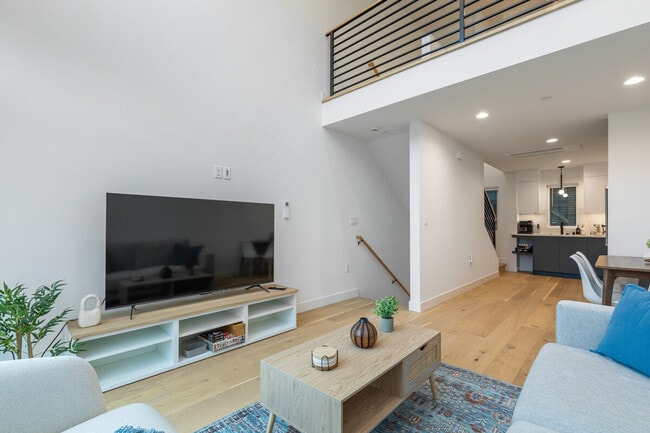 Building Photo - 129 11th Ave E