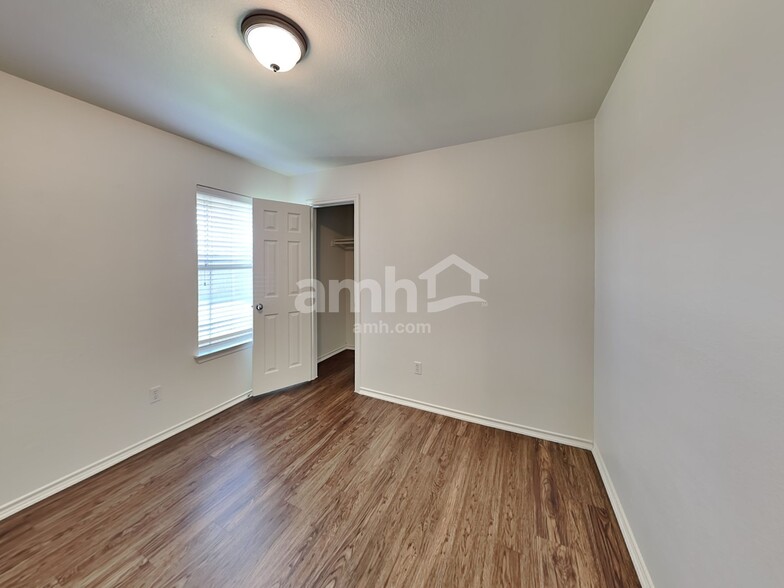 Building Photo - 100 Meadow Lark Ln