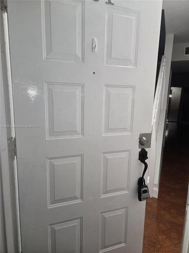 Building Photo - 2730 W 76th St