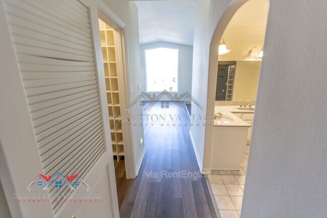 Building Photo - 4728 E Ron Rico Rd