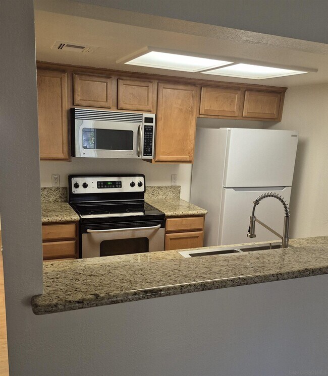 Building Photo - 15048 Avenida Venusto