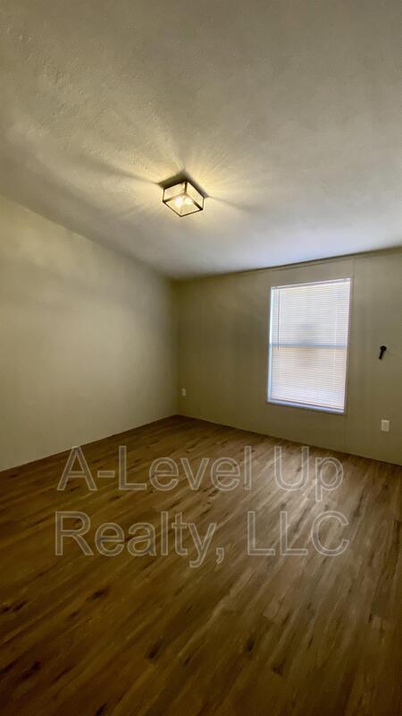 Building Photo - 315 W Lee St