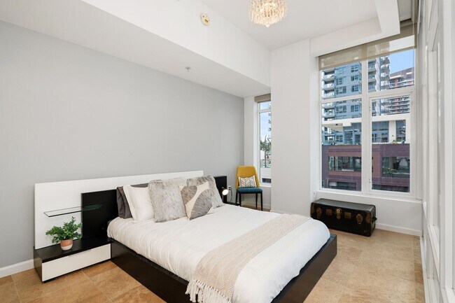 Building Photo - Little Italy Fully Furnished 1 Bedroom! Av...