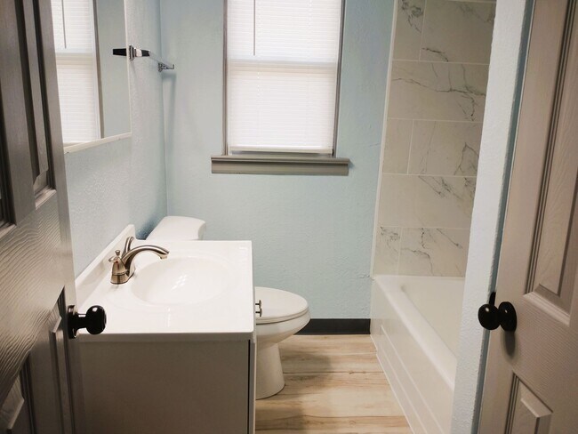 Building Photo - 1709 Jay Ave