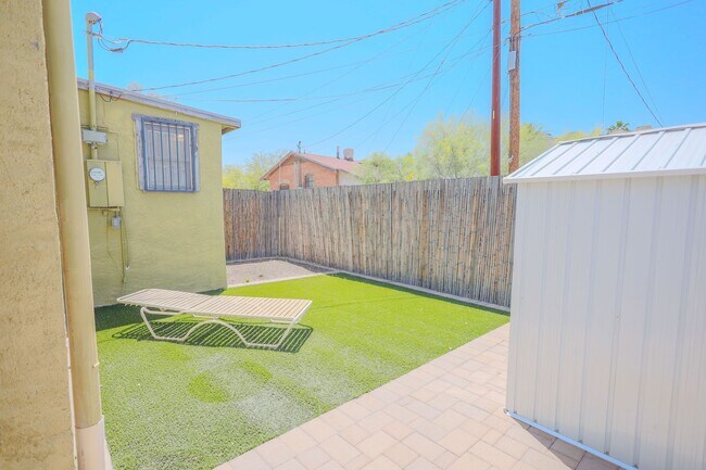 Building Photo - 317 N Santa Rita Ave