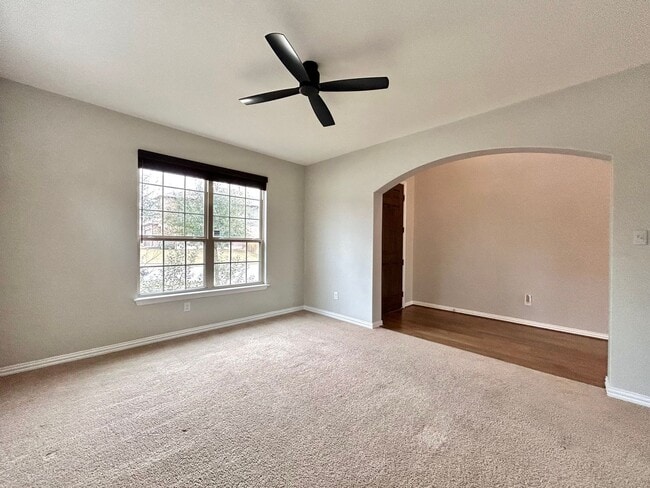 Building Photo - Bright & Beautiful 4 Bed, 3.5 Bath Home with Room for Everyone